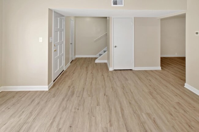Building Photo - 7021 Stonington Ln