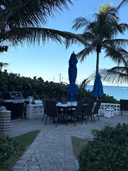 Building Photo - 1069 Hillsboro Mile