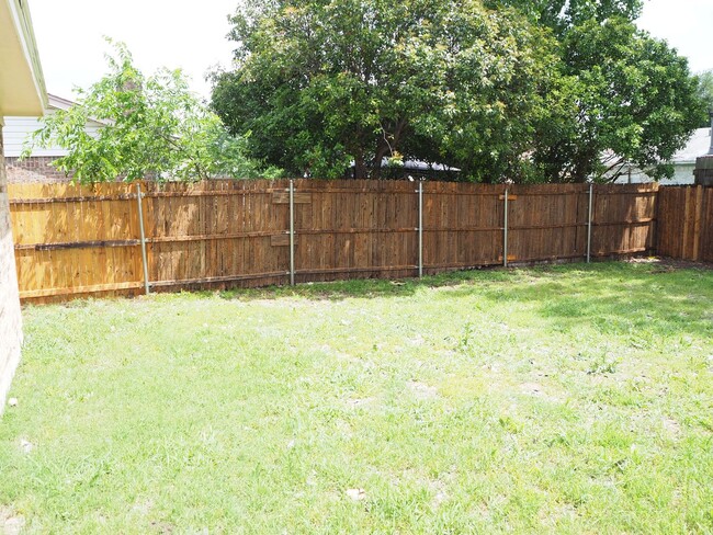 Building Photo - 3 Bed 2 Bath in Fort Worth