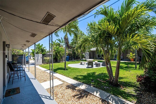 Building Photo - 2201 NE 14th Ave