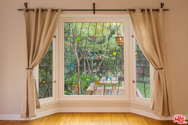 Building Photo - 1930 Rodney Dr