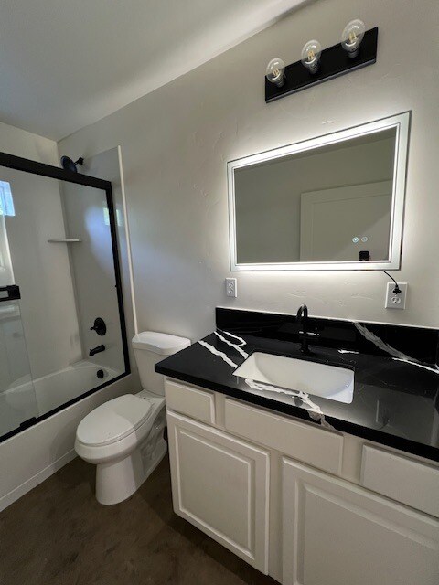 Building Photo - 205 W 20th St