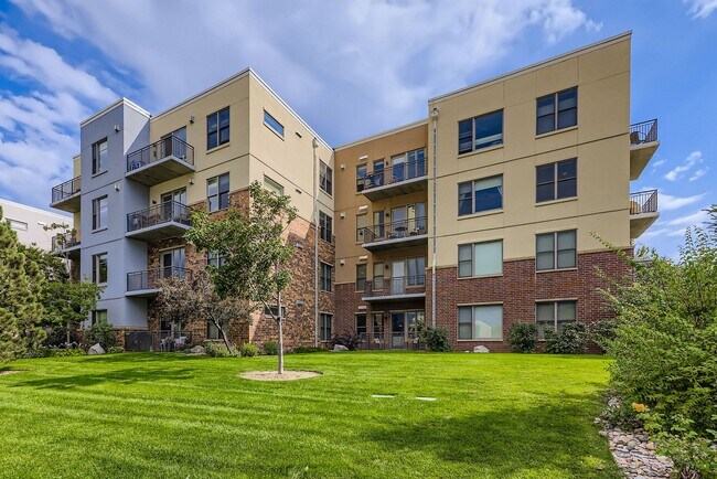 Building Photo - Modern 1 BDR in Peloton - All the Amenities