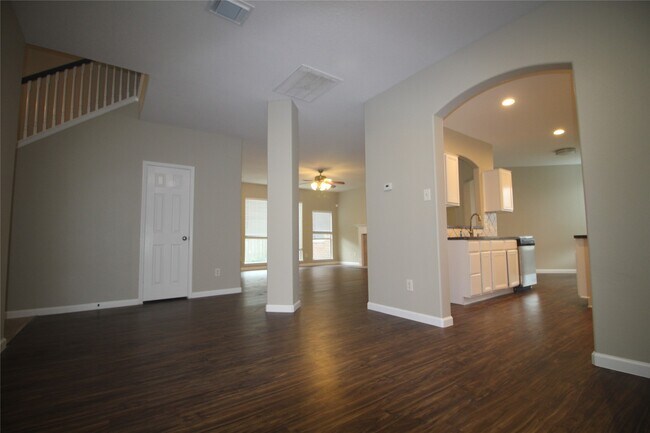Building Photo - 16730 Town Glade Dr