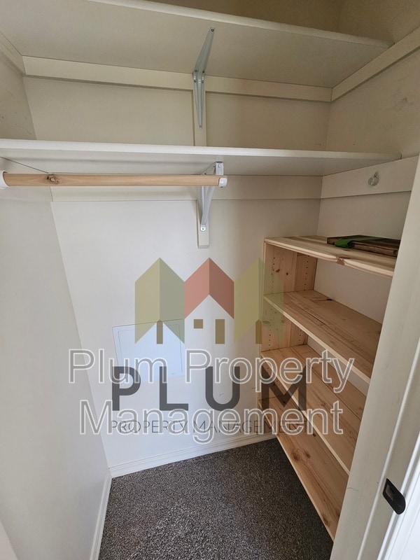 Building Photo - 522 Diane Ln