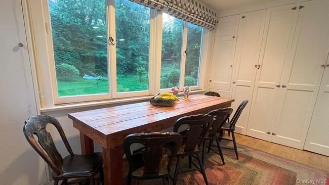 Building Photo - 8 Holly Ln