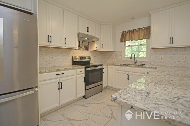 Building Photo - Charming Elkton Home with Space, Style, and a Prime Location!