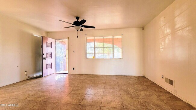 Building Photo - COMING SOON 3-Bedroom 2-bath REMODELED HOUSE