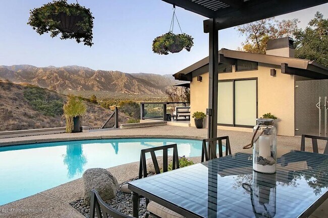 Building Photo - 1255 Rancheros Rd