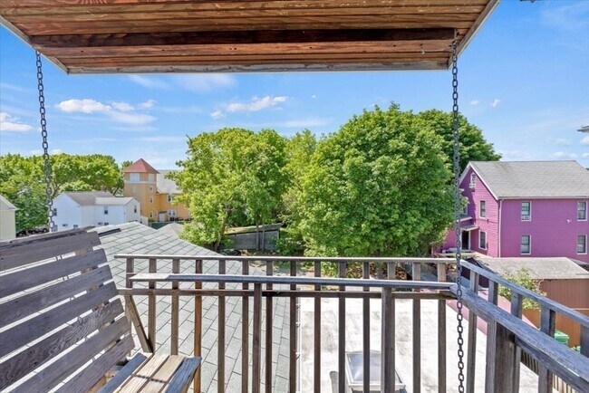 Building Photo - 407 Main St