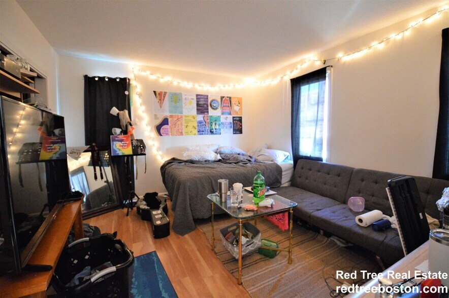 Building Photo - 11 Etna St