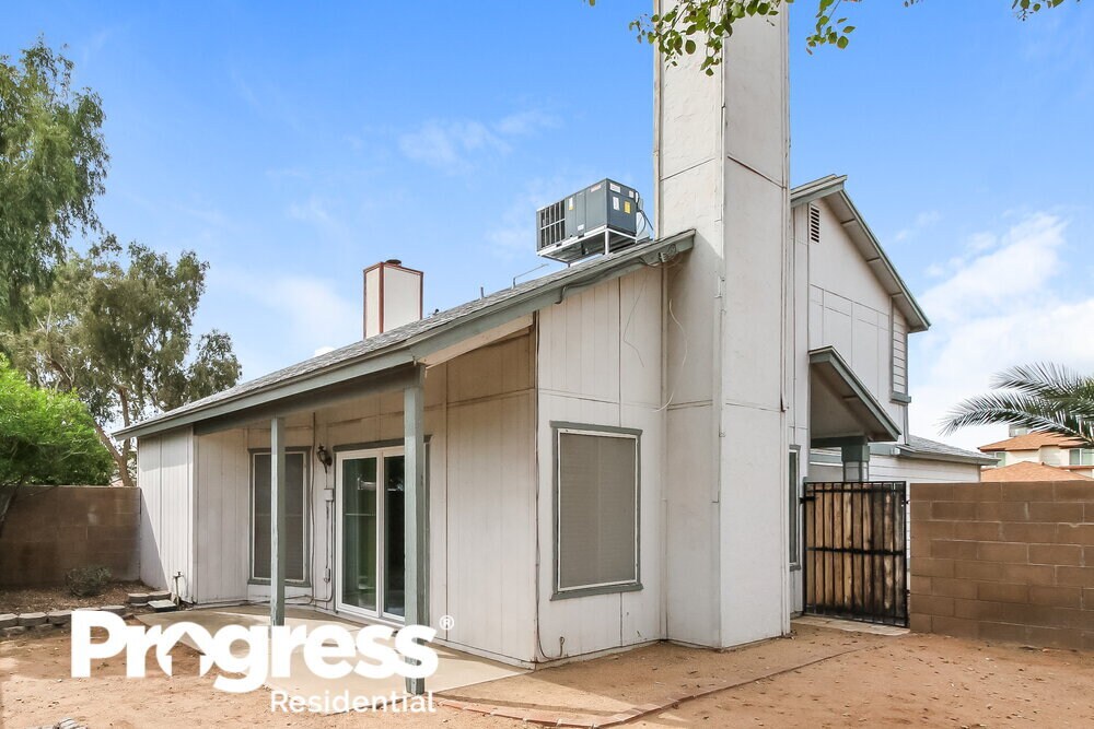 Building Photo - 1915 S 39th St