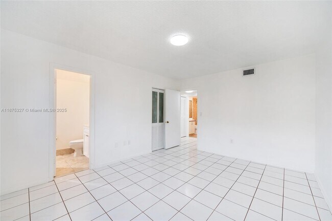 Building Photo - 5300 W 21st Ct