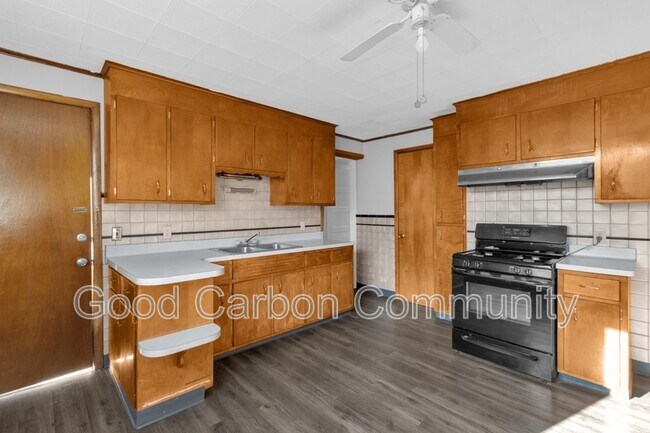 Building Photo - 765 Oliver St