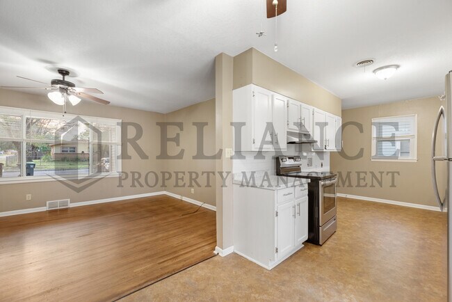 Building Photo - 2310 S Vine St