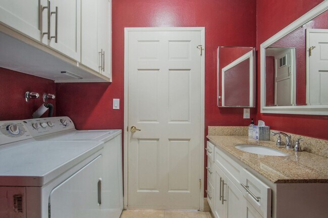 Building Photo - Renovated three-bedroom, three-bath 2-stor...