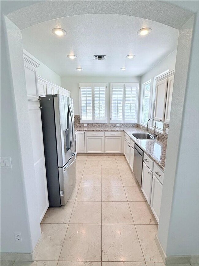 Building Photo - Amazing condominium in gated upscale neigh...