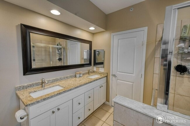 Building Photo - Three Bedroom with Garage near Grandview (Tri-Village)