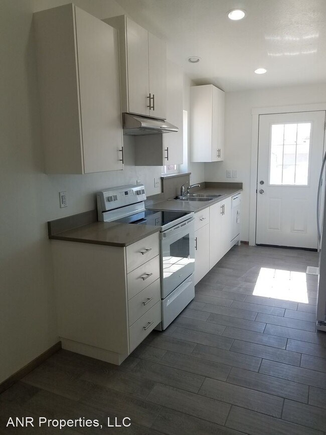 Building Photo - 4 br, 2 bath House - 3958 Cobble