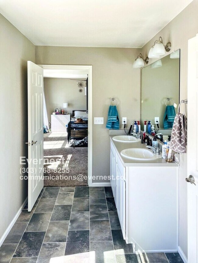Building Photo - Spacious 4-Bedroom Home with Modern Comfor...