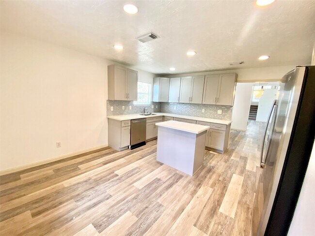 Building Photo - 4203 Breckenridge Dr