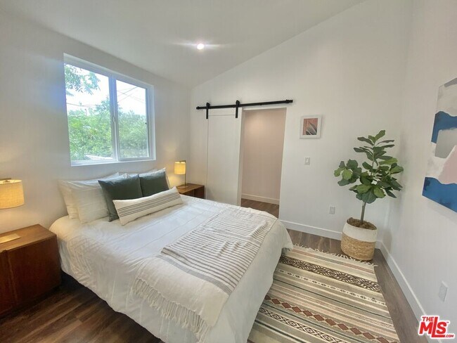 Building Photo - 5137 1/2 N Eagle Rock Blvd