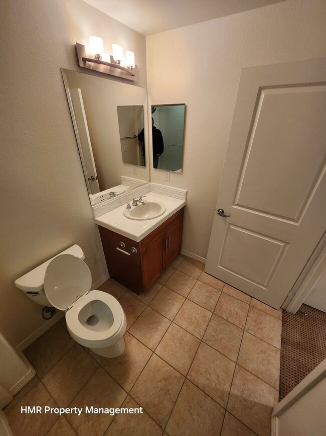 Building Photo - 2 bed 2.5 bath condominium at Lake at Waln...