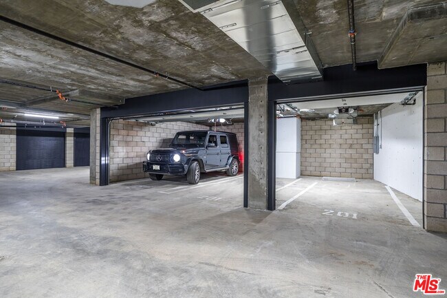 Building Photo - 1618 Hilts Ave