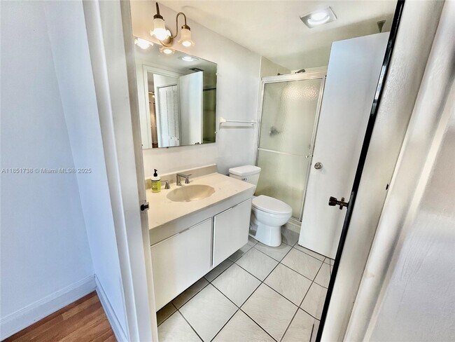 Building Photo - 2501 Brickell Ave