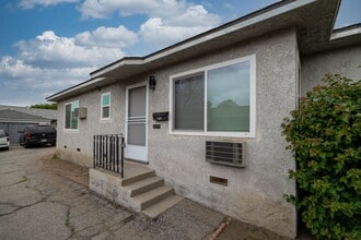 Building Photo - 207 Mayflower Ave