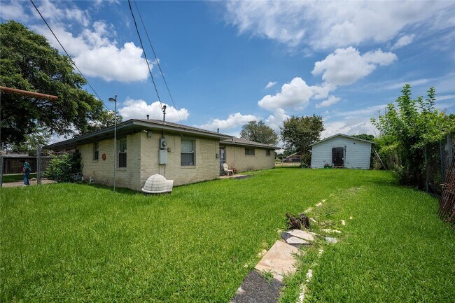 Building Photo - 4402 Balkin St