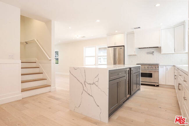 Building Photo - 12524 Woodbine St