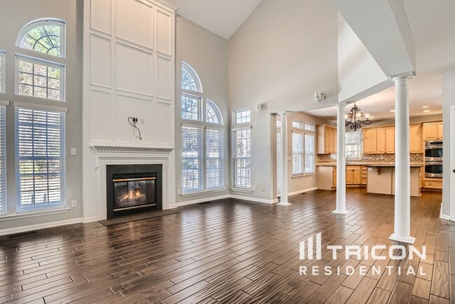 Building Photo - 15510 Robsart Ct