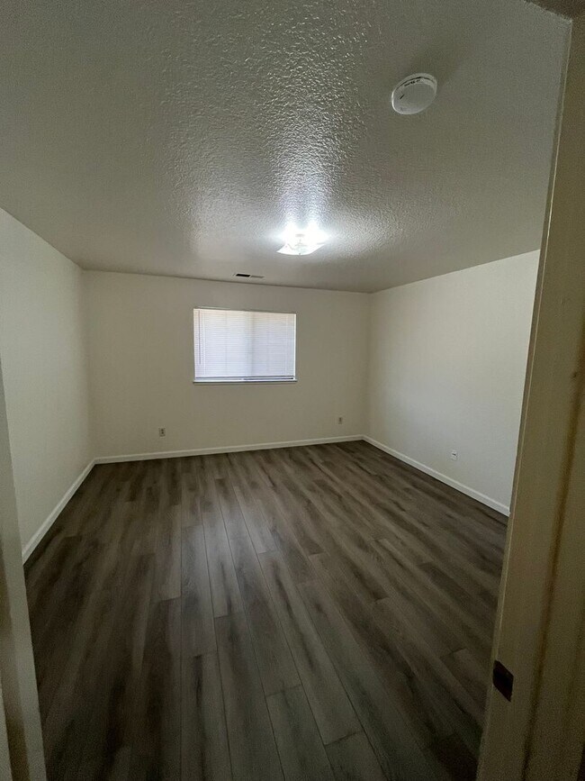 Building Photo - LIL112