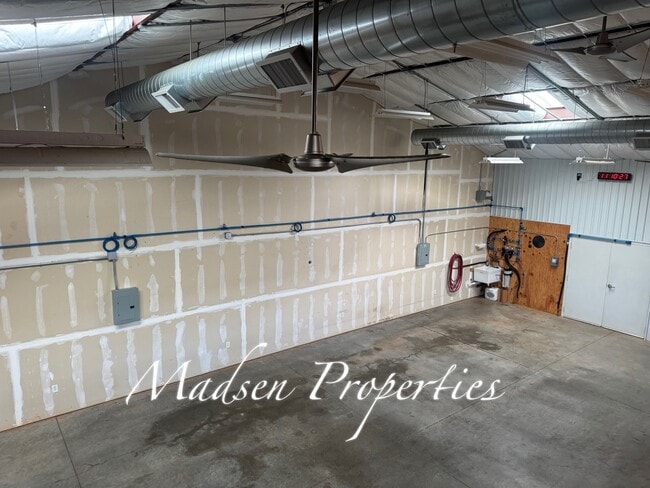 Building Photo - 1115 E Ewald Ct