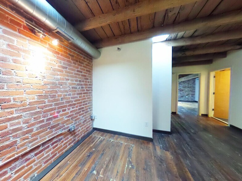 Building Photo - 1318 W Broad St