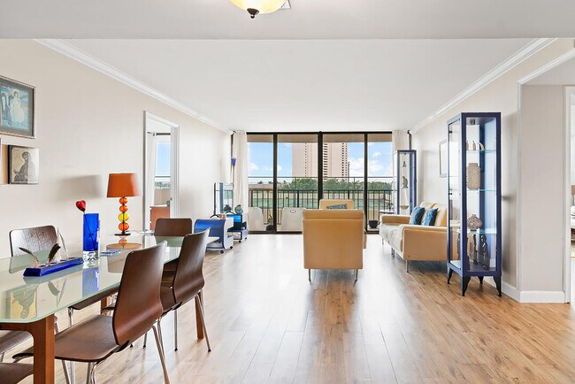 Building Photo - 5600 N Flagler Dr