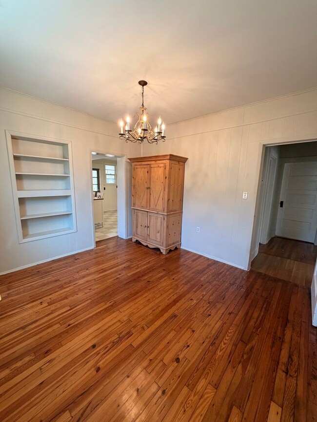 Building Photo - 3/1 House in Celanese $1,495