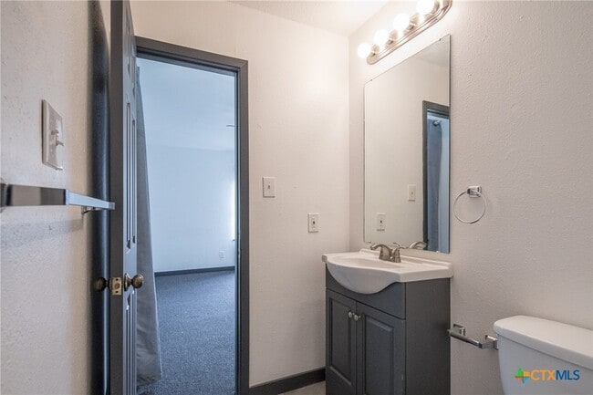 Building Photo - 803 Happy Haven Rd