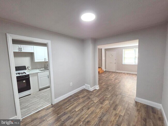Building Photo - 6653 Perry Ave