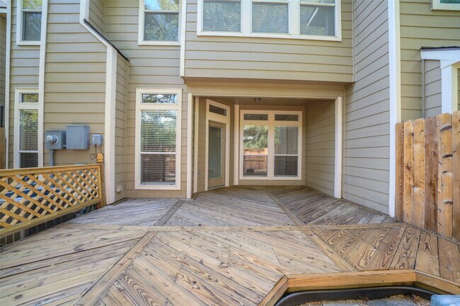 Building Photo - 22 Scotch Pine Ct