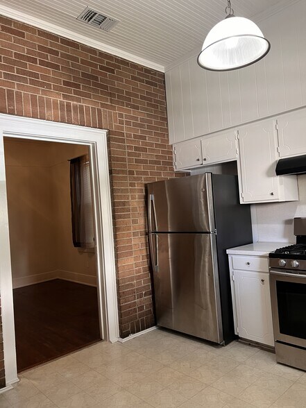 Kitchen - 630 N 6th St