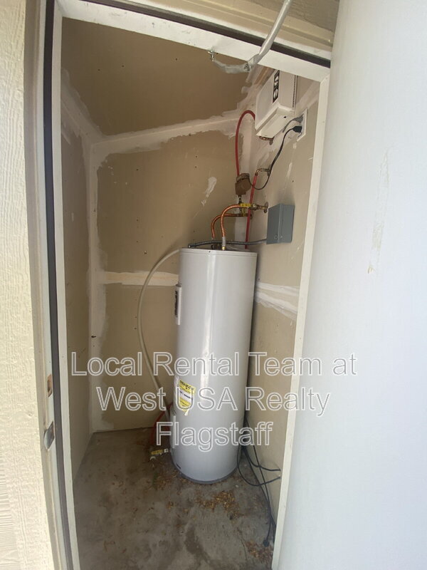 Building Photo - 3200 S Litzler Dr