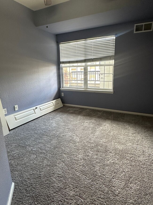 Building Photo - 2 bedroom 2 bathroom Condo in Erie
