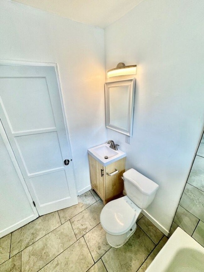 Interior Photo - 7524 Sepulveda Blvd