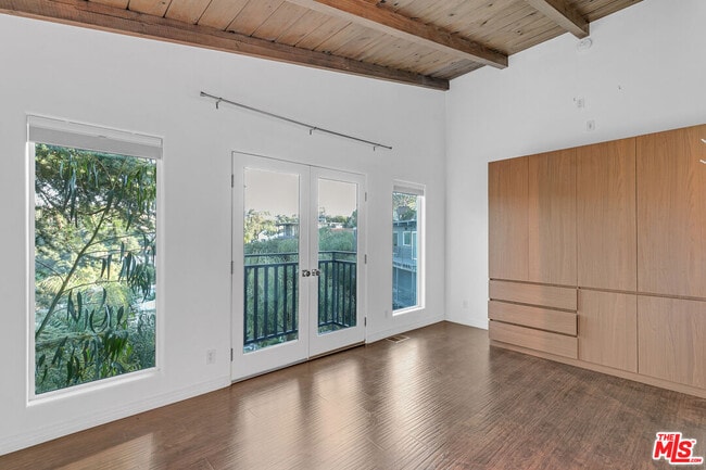 Building Photo - 3476 Troy Dr