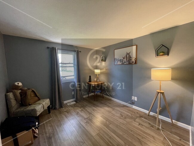 Building Photo - 5051 Bluffview Dr