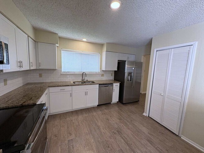 Building Photo - 5418 Mossgrey Ln