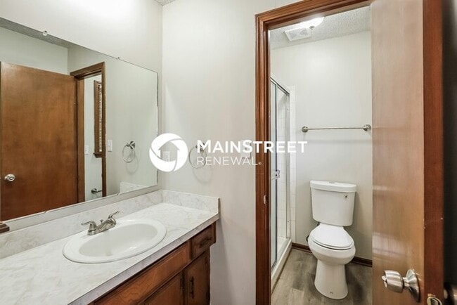 Building Photo - 3 Bedroom Pet-Friendly Home in Independence, MO with Main Street Renewal