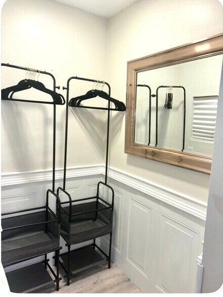 Building Photo - 686 Morford Ave